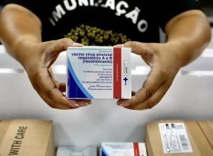 Governo-comeca-a-distribuir-vacina-contra-virus-sincicial-respiratorio.jpg