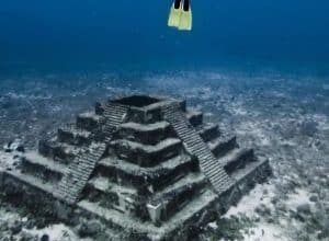 Monumento-de-Yonaguni-estruturas-subaquaticas-no-Japao-intrigam-cientistas.jpeg