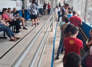 Paulistanos-enfrentam-filas-para-tomar-vacina-contra-sarampo.jpg