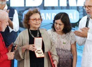 Pesquisadora-Margareth-Dalcolmo-recebe-medalha-Oswaldo-Cruz.jpg