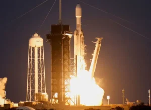 SpaceX-lanca-Falcon-Heavy-apos-18-meses-e-coloca-satelite.webp.webp