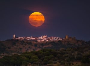 superbluemoon2023monsarazcastledsc2734-final.jpg